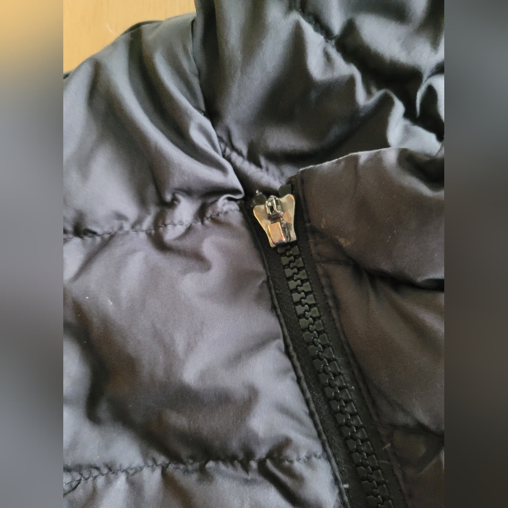 The Northface Black Quilted Hooded Vest - Picture 6 of 6